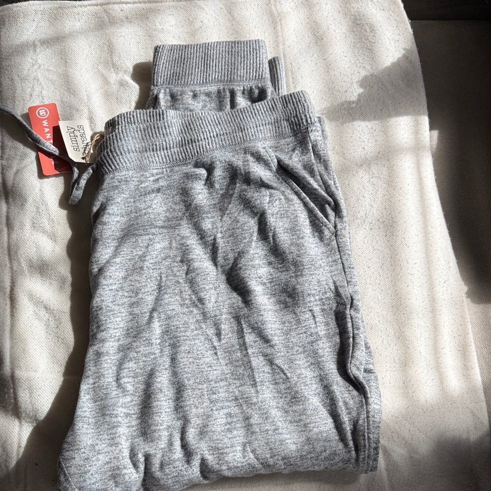 NWT Women’s Simply Threads Light Gray Jogger Pants.  Size 2X. Super soft.